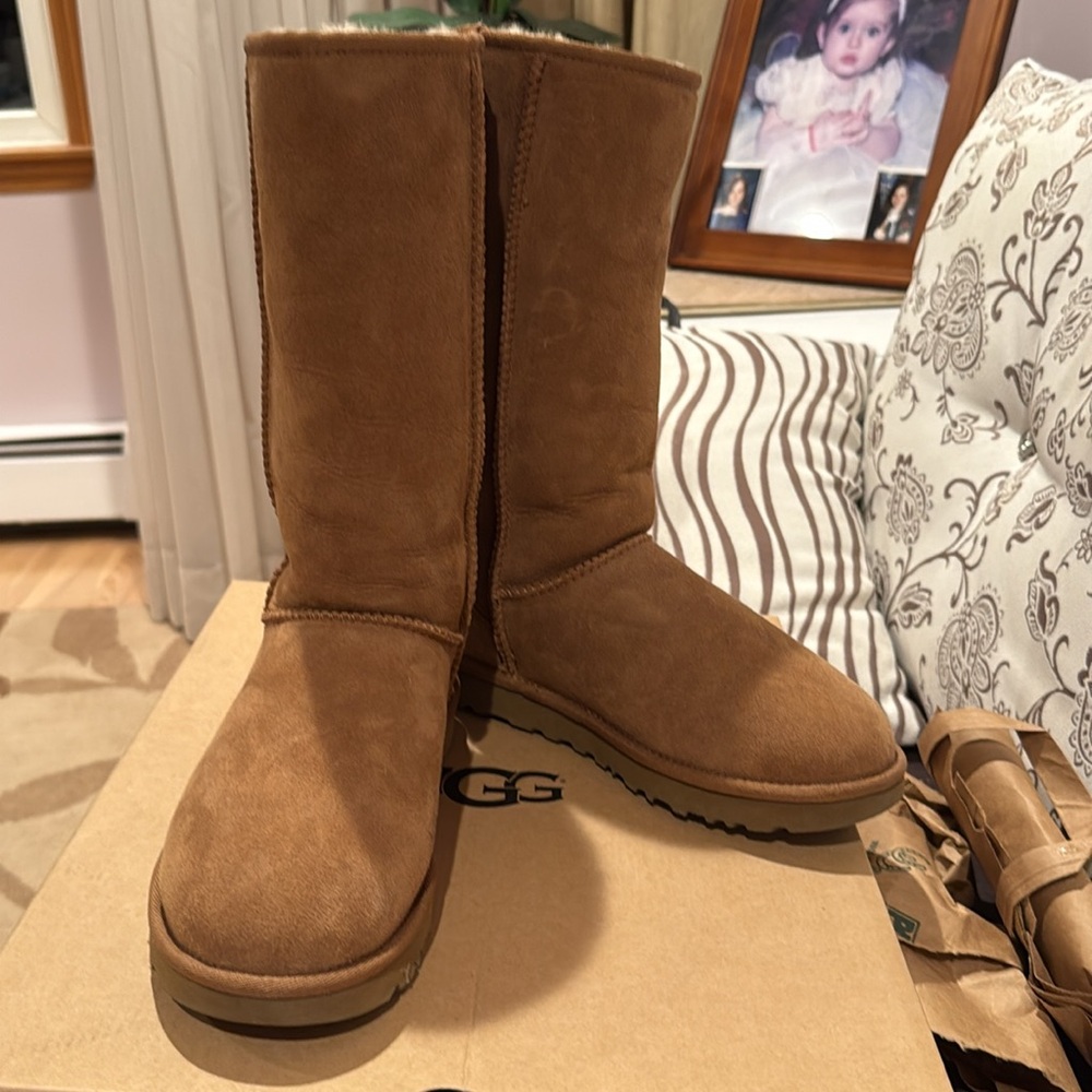 UGG Classic Brown Winter Boots - Picture 5 of 10